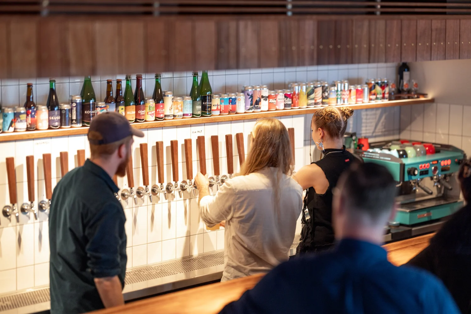 Kranar í tap room RVK